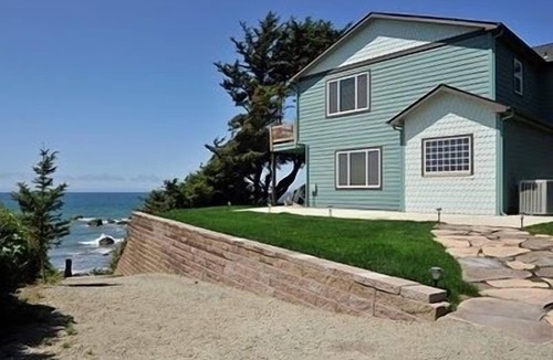 Smith River House | Incredible Ocean Front View and Access (NOT FOR Fishing)