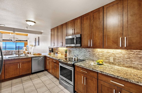 Kahana Condo | Incredible Oceanfront Corner Penthouse, 3B/3Ba, 2700 sq ft, NEW remodel!