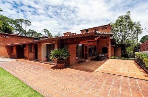 Valle de Bravo Apartment | Incredible Property with Huge Garden and Pool!