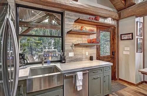 Coal Creek Cabin | Incredible Rustic Cabin with Modern Amenities, Mountain Vistas, and Fire Pit near Boulder, Colorado