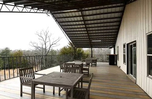 Cookson House | Incredible Spacious Rental with Fantastic Activities for an Unforgettable Family Adventure by the Lake in Cookson, Oklahoma