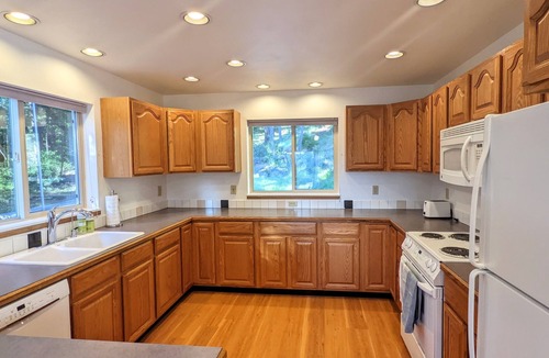 Eastsound Villa | Incredible Views | 3bd Villa/Ping pong, Garden, 1 mile from Beach!