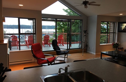 Campbell River Condo | Incredible Views, Day and Harbour lit Nights