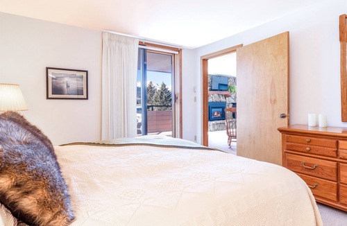 Dillon Condo | Incredible views. Lake. Pool & hot tubs.