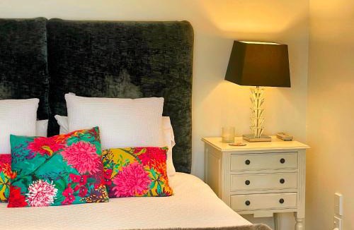 Wellington House | Incredible Views! Luxurious Studio & Outdoor Living