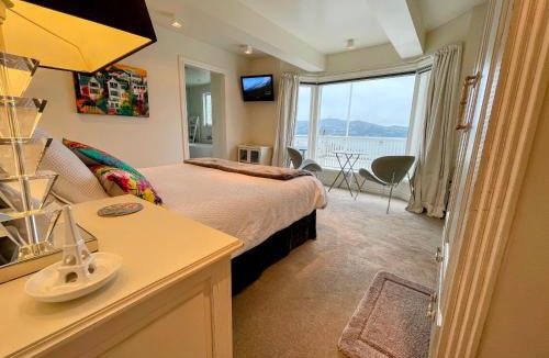 Wellington House | Incredible Views! Luxurious Studio & Outdoor Living