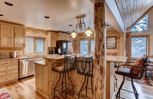Alma Cabin | Incredible Views, Luxury Home w/Hot Tub, Fireplace, Pool Table - The Timbers at Glacier Ridge
