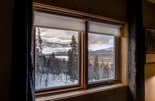 Alma Cabin | Incredible Views, Luxury Home w/Hot Tub, Fireplace, Pool Table - The Timbers at Glacier Ridge