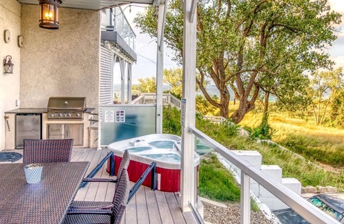 Miller Beach Villa | Incredible Waterfront Villa with Stunning Sights in Gary, Indiana