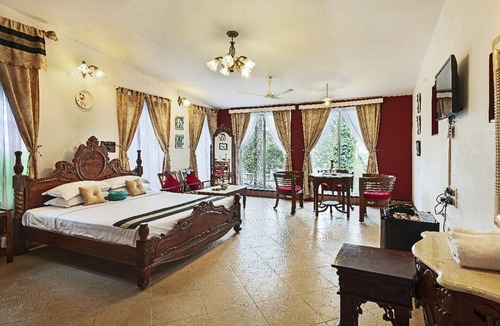 Yercaud Hotel | INDeco Lakeforest
