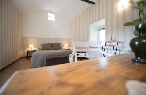 Saint-Martin-de-Valgalgues House | Independent luxury cottage, stone farmhouse, secure pool weekend specials