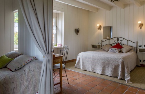 Boisset House | Independant, comfortable gîte for 6 to 10 people, large garden and swimming pool
