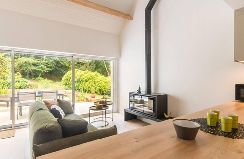 La Glacerie Cottage | Independent house with indoor pool and garden, 2 bedrooms in Cherbourg