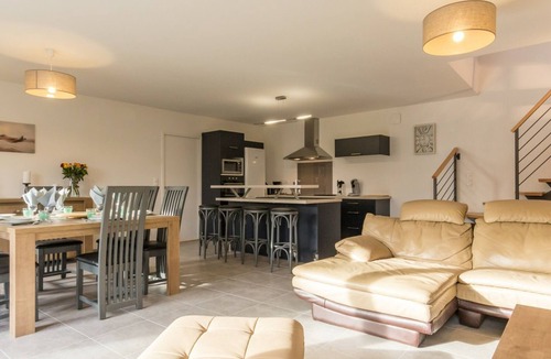 Saint-Vaast-la-Hougue Cottage | Independent house facing the sea with balcony and terrace