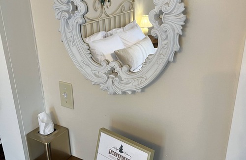 Strafford Hotel | Independence Inn