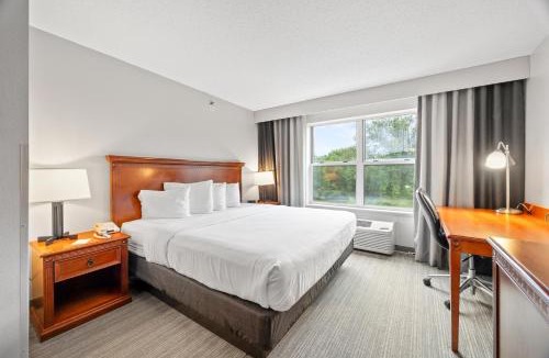 Marinette Hotel | Independence Stay Hotel & Suites