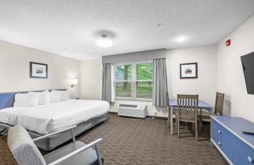Marinette Hotel | Independence Stay Long Term and Suites