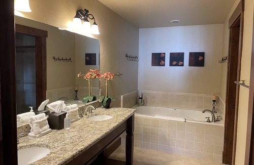 Breckenridge Resort | Independence SuperChair in its Backyard! 1 Bd Master