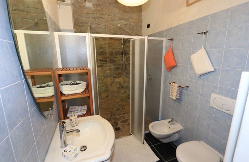 Pellegrino Parmense House | Independent accommodations for groups of 10 to 20 people with Common Kitchen and Pool