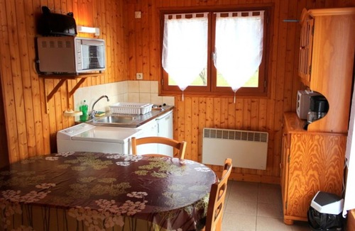 Mesples Cottage | Independent chalets with terrace and children's games in Mesples
