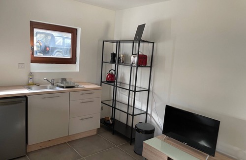 Restinclieres Apartment | Independent studio - Terrace and swimming pool (in summer)