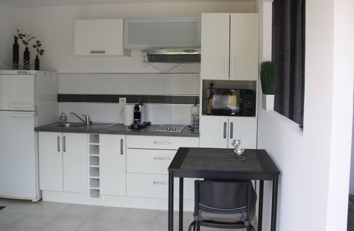 Auriol Apartment | Independent Studio close to Hiking and Beaches.