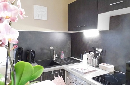 Meyreuil Apartment | INDEPENDENT STUDIO in villa with pool