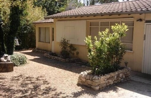 Velleron Cottage | Independent studio maisonette