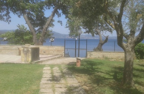 Lake Bracciano Villa | Independent villa with private beach on the lake