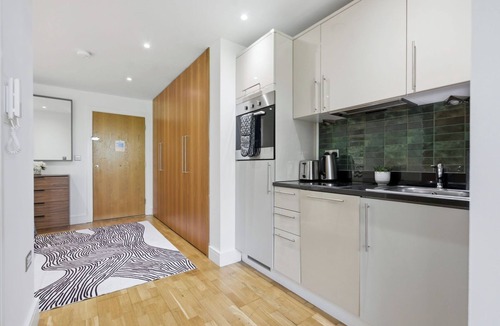 Isle of Dogs Apartment | Indescon Studio by Interhome