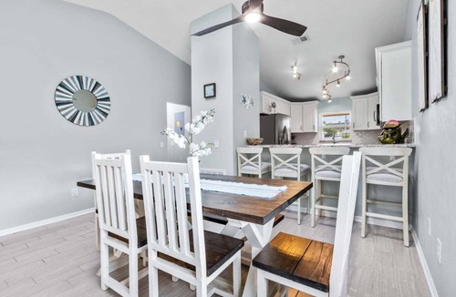 Indialantic House | Indialantic Oasis | 2BR, Outdoor Screened-in Patio & BBQ Grill! 🌴🌊