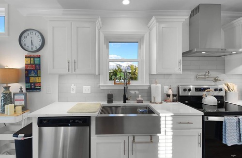 Jensen Beach Cottage | Indian River Views 40 Steps to Pool