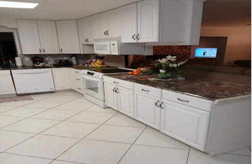 Indian Rocks Beach House | Indian Rocks Beach Waterfront 3/Bd Home w/Pool,2 blocks to beach. Pet friendly.