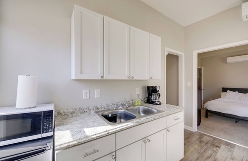 Indianapolis Cottage | Indianapolis Home w/Porch - Close to Mile Square!