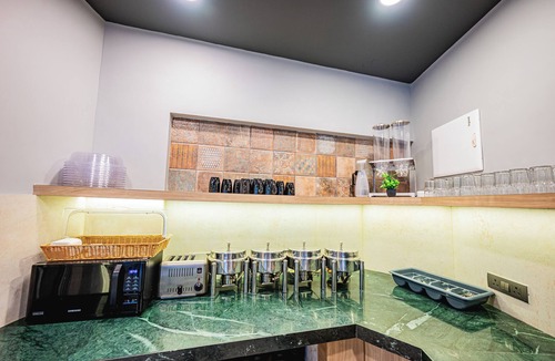 Chembur East Hotel | Indie Stays Studios