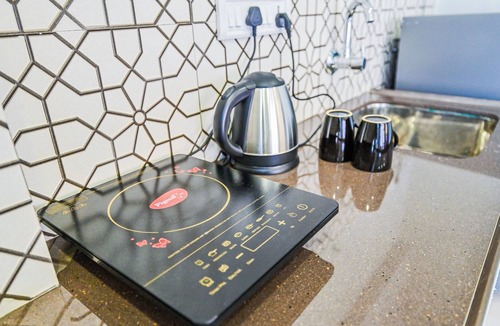 Chembur East Hotel | Indie Stays Studios