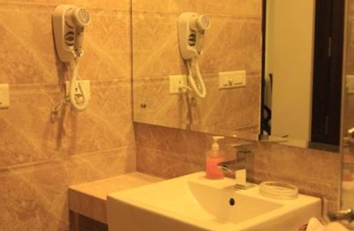 DLF City Hotel | Indiyaah Inn