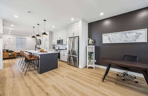 Southwest Calgary Condo | Indoor Fireplace 3 Kings Free Parking Desk