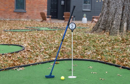 New Century House | ★ Indoor Heated Pool ★ Sports Court ★ Putting Green & Mini Golf ★ Fun for all!