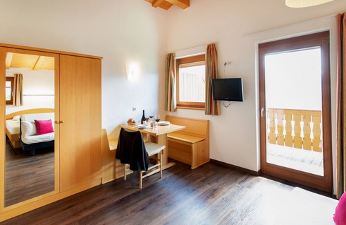 Sluderno Apartment | Indoor pool apartment for max. 3 persons Panoramic view of the Berge single location