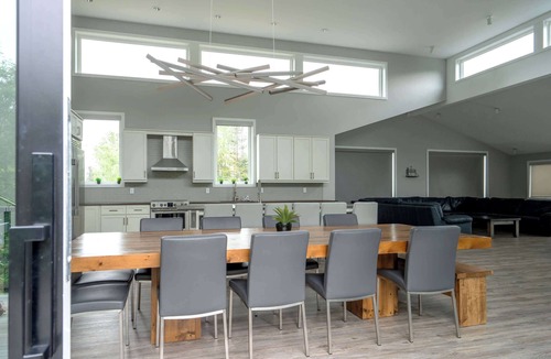 Glen Huron Ski Chalet | Indoor Pool & Hot Tub, Steps to Ski Lift