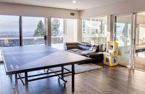 Lower Sumas Mountain House | Indoor pool, central, king bed