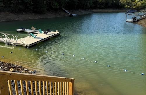 Sevierville Cabin | Indoor pool,Fire Place, Hot Tub, Game Room, WiFi, AC, Sleep 10. Douglas Lake.