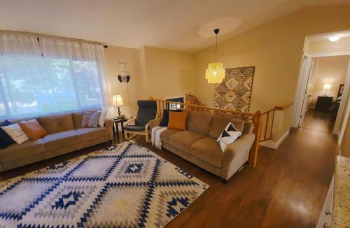 Wallenpaupauk Lake Estates Villa | Indoor Pool, Firepit, Self Check-in, BBQ, FREE Amenities, KING Bed, Full Kitchen