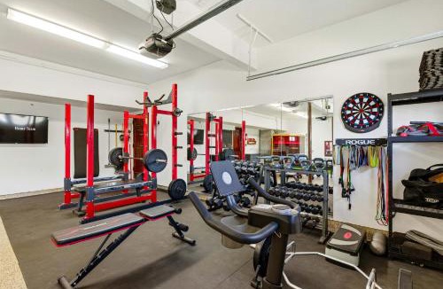 Perris House | Indoor Pool & Spa - Gym - Sauna - Pickleball Court