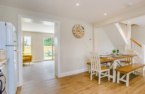Toppesfield Cottage | Indulge in elegance at Toppesfield Hall Cottage: Hot Tub, Tennis, Bike Hire, Relaxation Treatments!