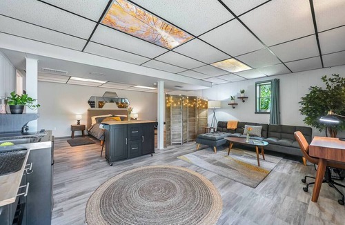 Leicester Apartment | Indulge in the comfort and tranquility of this newly remodeled garden studio!