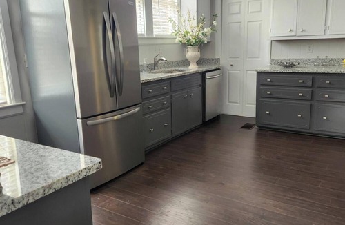 Montgomery House | Indulgent Downtown Retreat - Beautiful Historic Home - 8 Guests - 4 Beds