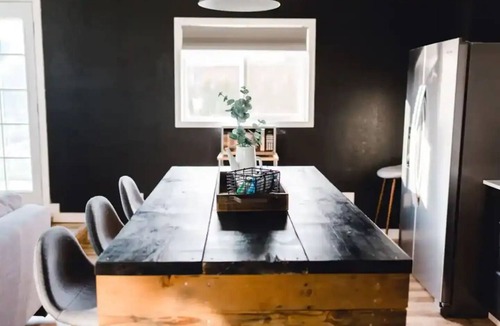 Kennewick House | Industria - Private ground floor apartment, loaded with amenities.
