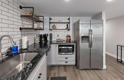 Barths Apartment | Industrial-Chic Loft-King Bed & Natural Light